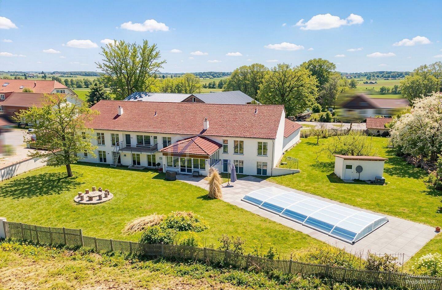 Exklusives Anwesen mit Weitblick – Wohnen und Arbeiten perfekt kombiniert, 84149 Velden