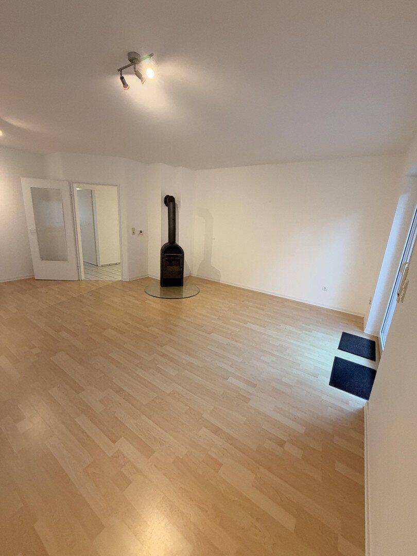 Im Ergeschoß mit Terrasse u. kl. Garten, 3 ZKB, EBK, HWR, Waschtrockner, Kaminofen, Carport mit AR, 27793 Wildeshausen