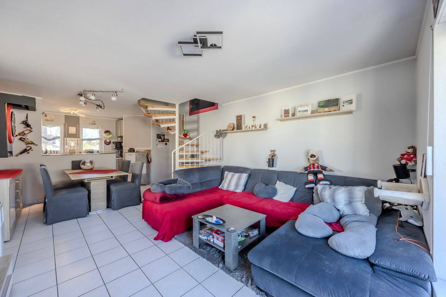 Wohnen auf zwei Ebenen mit Balkon, Smart Home und Stellplatz in Hanau-Klein-Auheim, 63456 Hanau (Klein-Auheim Steinheim)