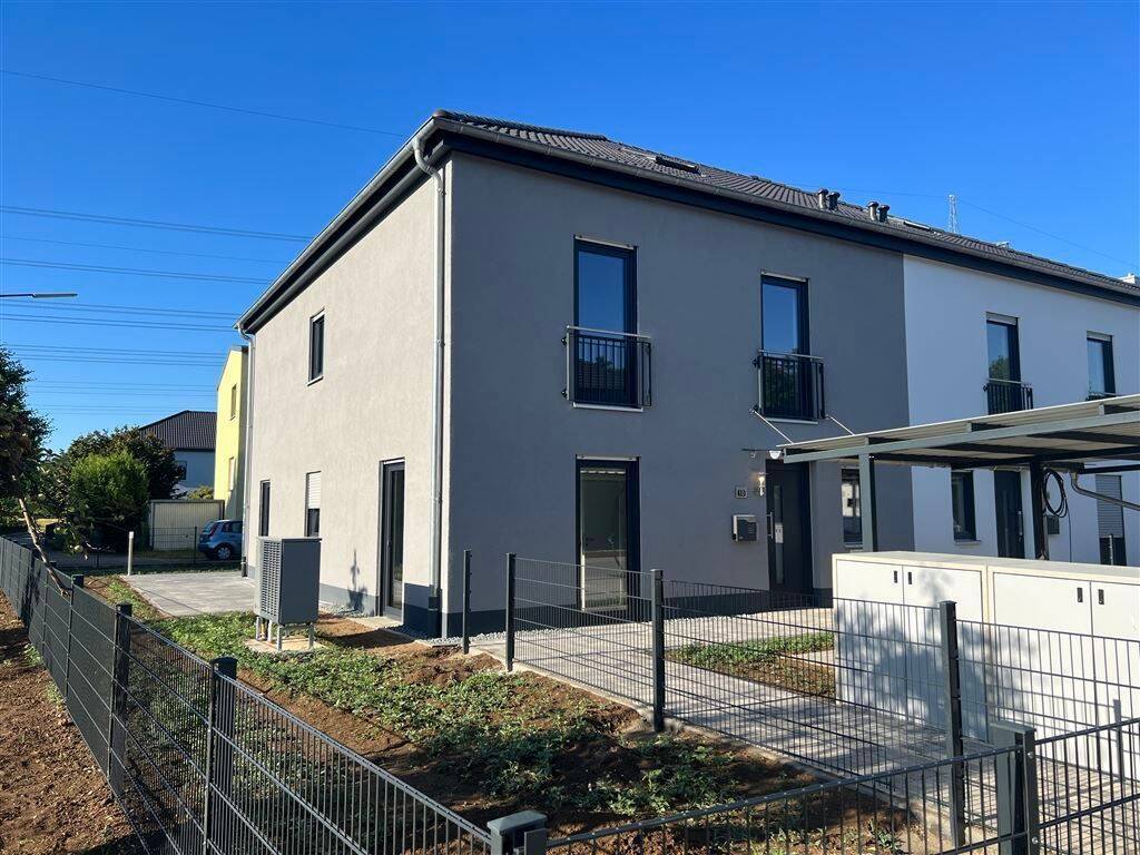 Moderne Doppelhaushälfte mit Garten und Stellplätzen zu vermieten!, 96163 Gundelsheim