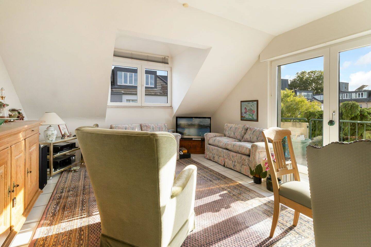 Vermietete 2-Zimmer-DG-Wohnung mit Balkon und Stellplatz in Köln-Rath, 51107 Köln (Kalk)