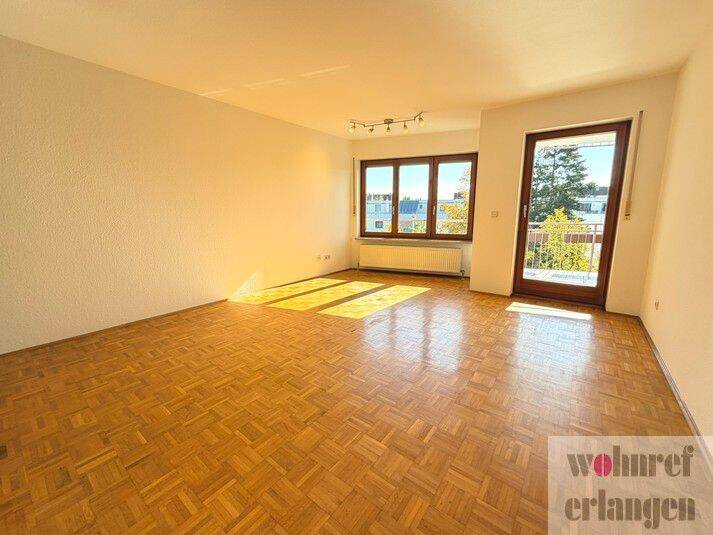 Helle und großzügige 3,5-Zimmer-Wohnung mit großem Balkon, 91054 Erlangen (Burgberg Erlangen-Nord Erlangen-Ost Innenstadt Sieglitzhof)