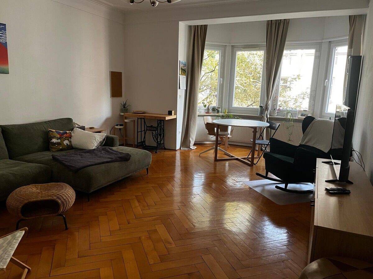 Stilvolle 3-Zimmer-Altbauwohnung mit Erker, Echtholzparkett und Balkon in Augsburgs Innenstadt, 86150 Augsburg (Innenstadt)
