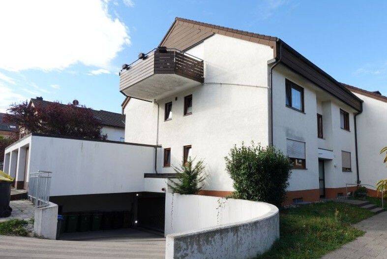 Attraktive Mietwohnung mit großer Terrasse und TG-Stellplatz, 75223 Niefern-Öschelbronn