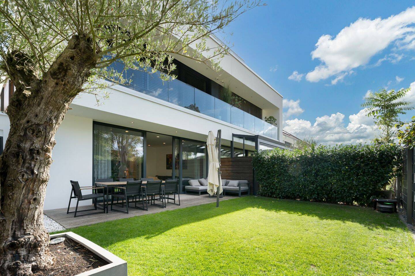Design trifft Zuhause – Stillvolle DHH mit moderner Architektur, 50389 Wesseling