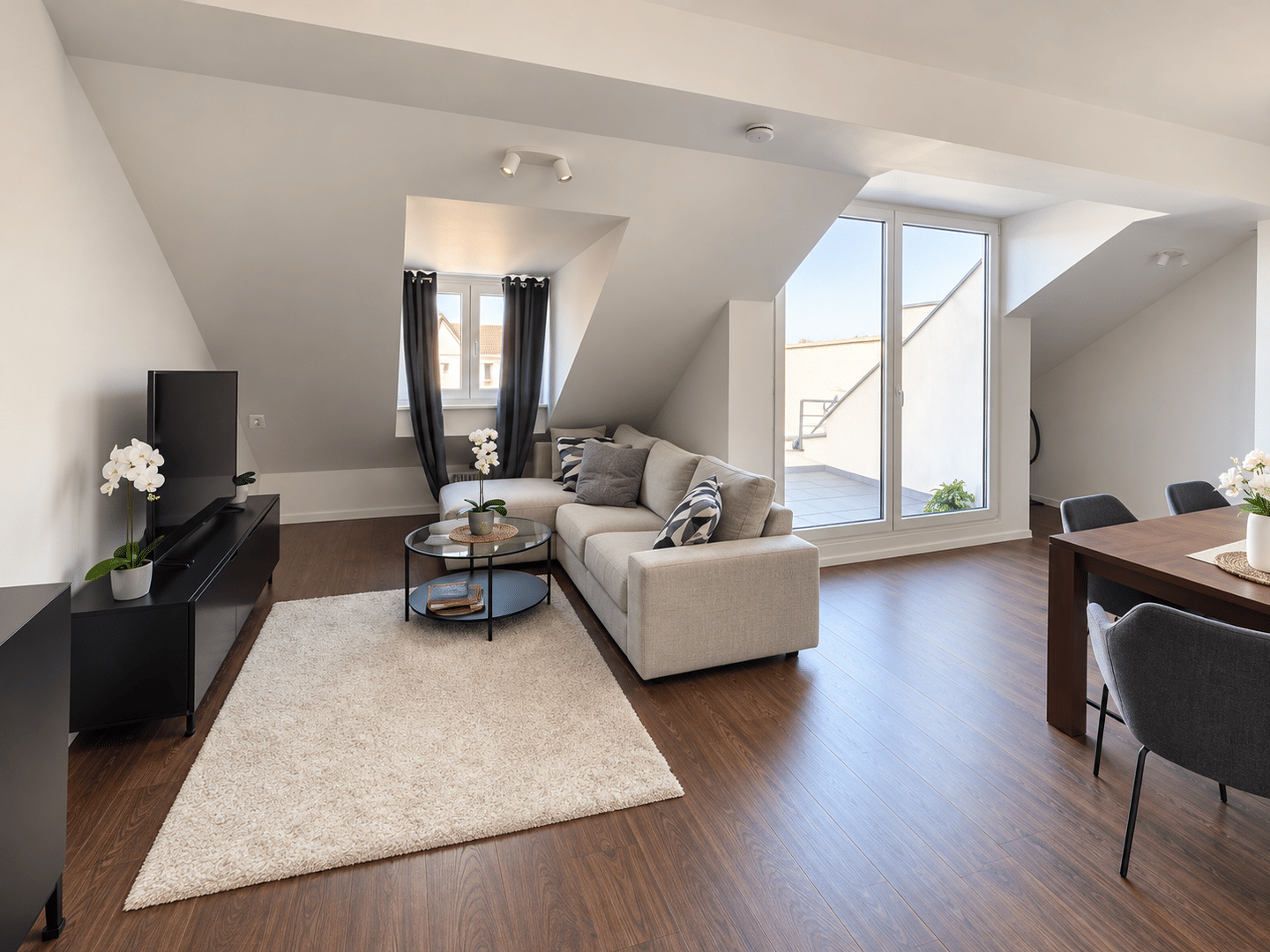 Helle & modern möblierte 2-Zimmer-Wohnung in familienfreundlicher Lage in Unterschleißheim (Nachmietersuche), 85716 Unterschleißheim