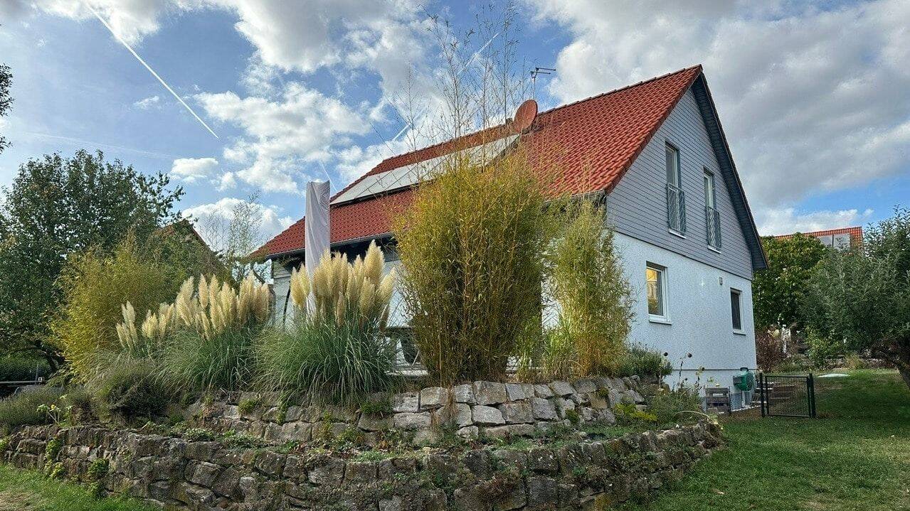 Ankommen und wohlfühlen – charmantes Zuhause mit Garten und Doppelcarport, 97348 Willanzheim