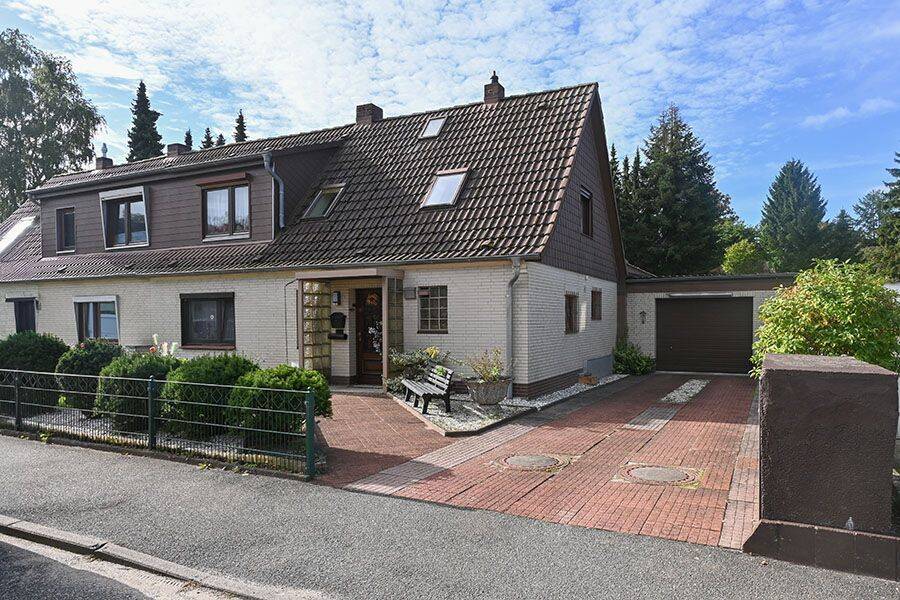 Gepflegte Doppelhaushälfte in Lübeck: Freiraum & viele Möglichkeiten für die Familie, 23568 Lübeck (Schlutup Sankt Gertrud)