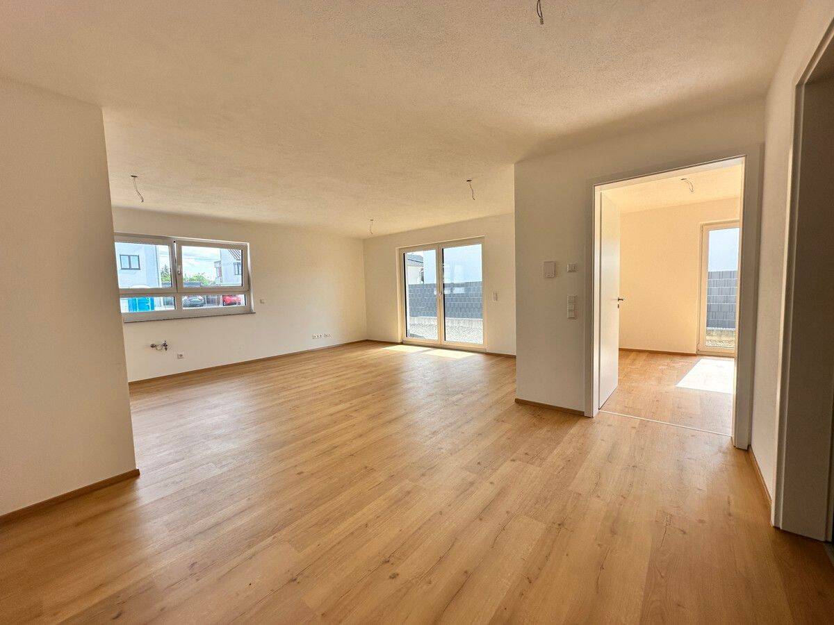 ***Lichtdurchflutete 2-Zimmer-Wohnung im EG mit Gartenanteil***, 89269 Vöhringen