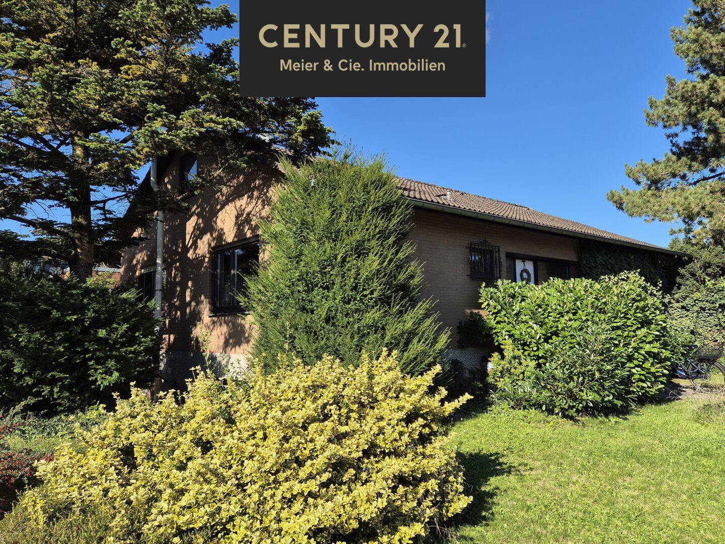 Lechenich – Viel Platz in Bestlage-Freistehender Bungalow mit ca. 210 m² Wohn-/ Nutzfläche & Garage, 50374 Erftstadt