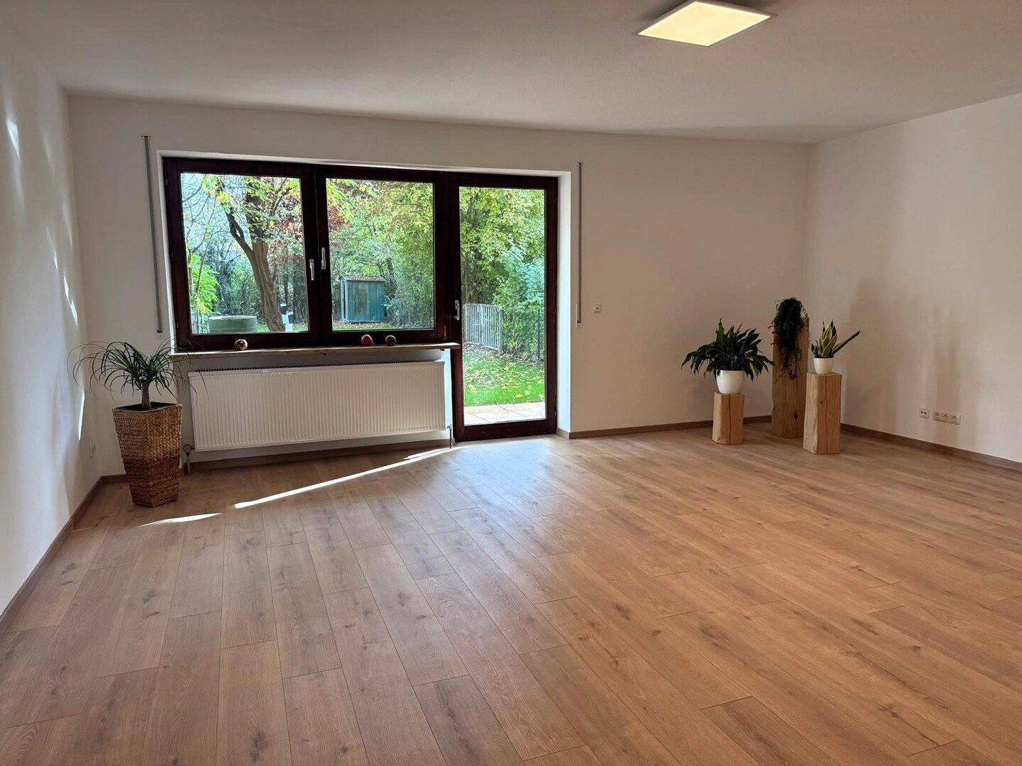 Viel Platz für die Familie – Reihenmittelhaus mit Garten, Garage und Ausbaureserve, 91564 Neuendettelsau