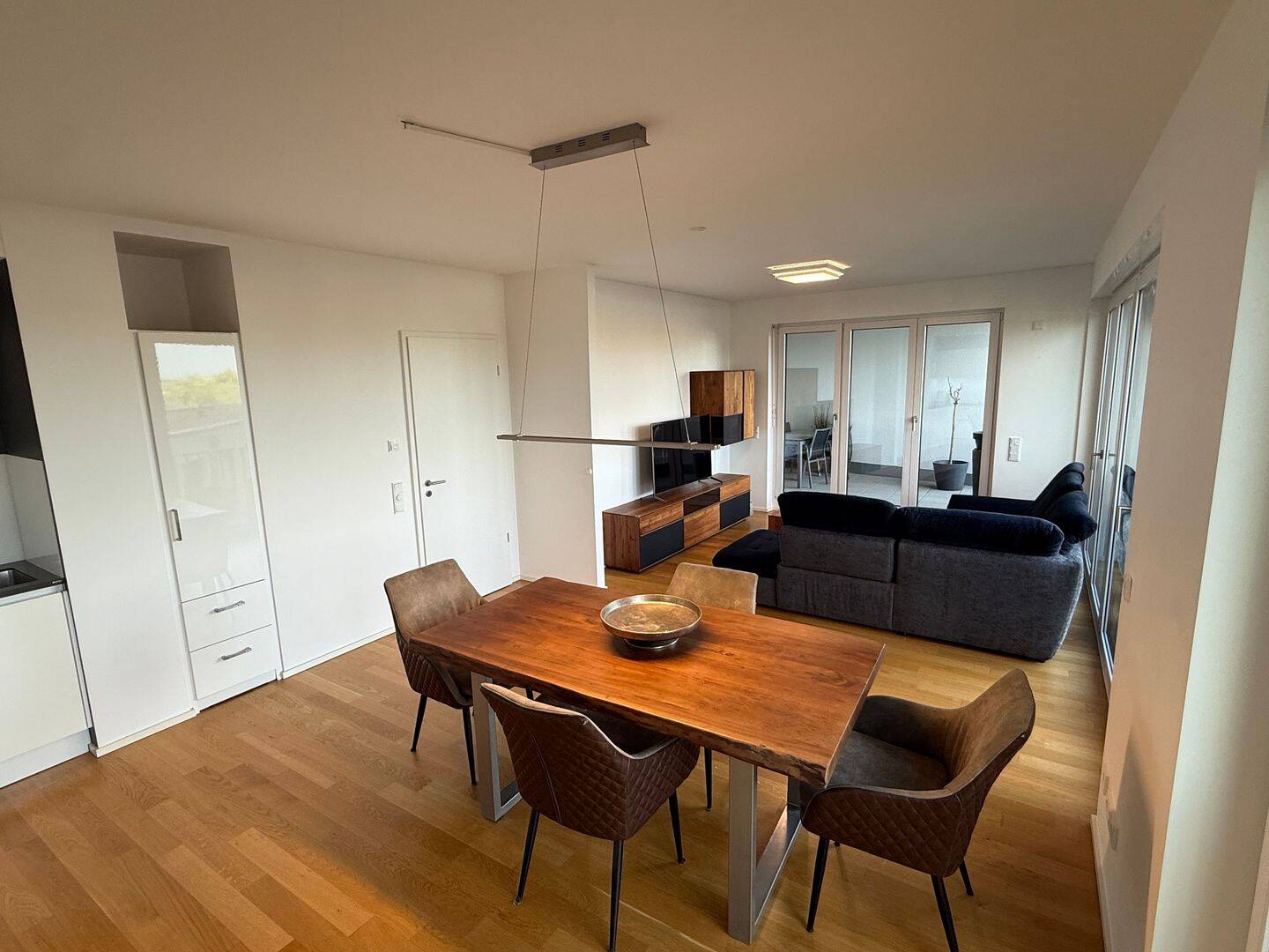 Lichtdurchflutete 2-Zimmer-Wohnung mit großer Südost-Loggia in den Theresiengärten Hürth, 50354 Hürth
