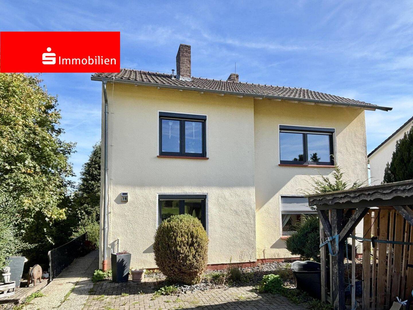 Zweifamilienhaus in Waldeck mit großem Grundstück, Garage und vielseitigen Möglichkeiten, 34513 Waldeck