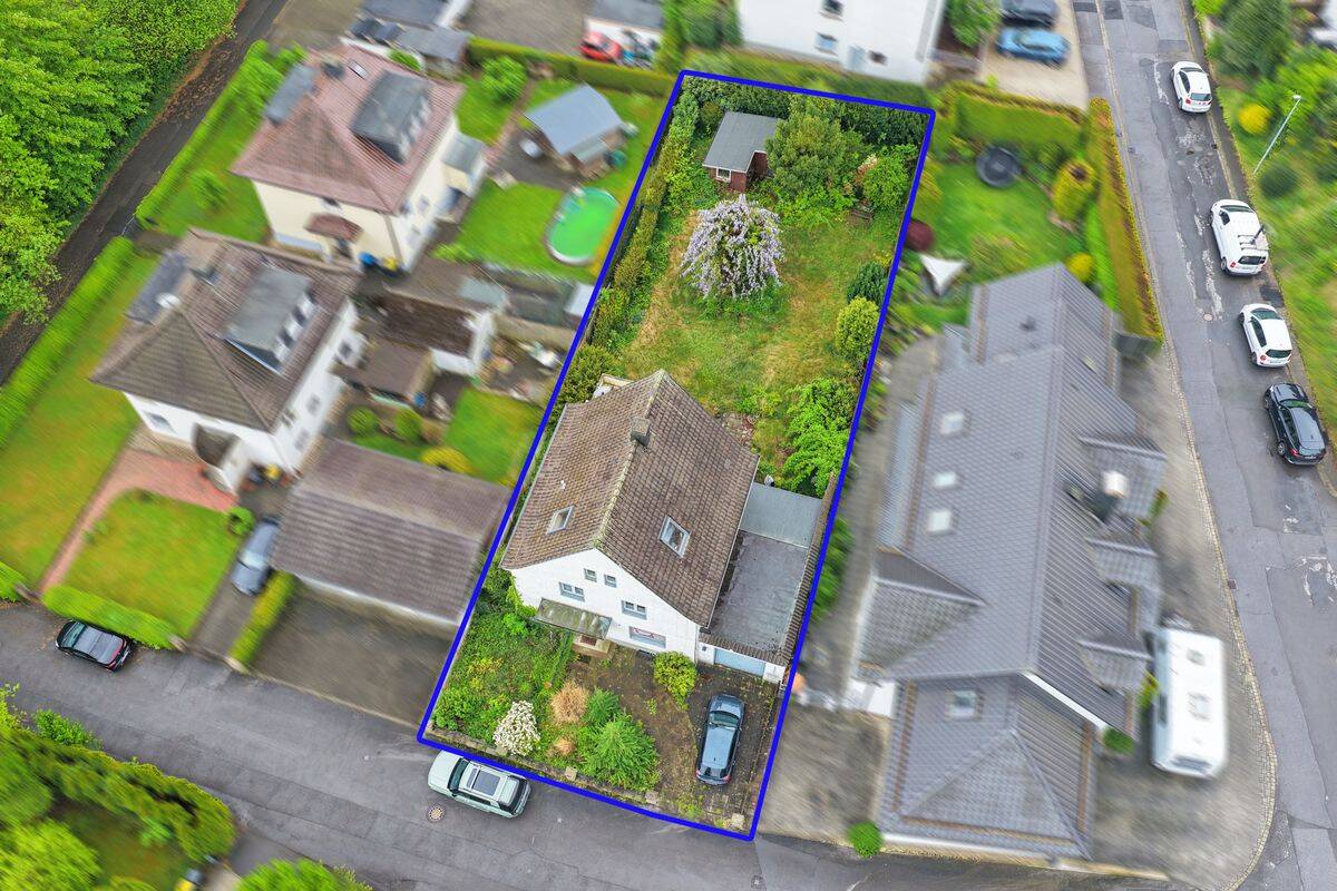 Freistehendes Einfamilienhaus mit großem Grundstück und vielseitigem Gestaltungspotenzial, 58706 Menden (Sauerland)