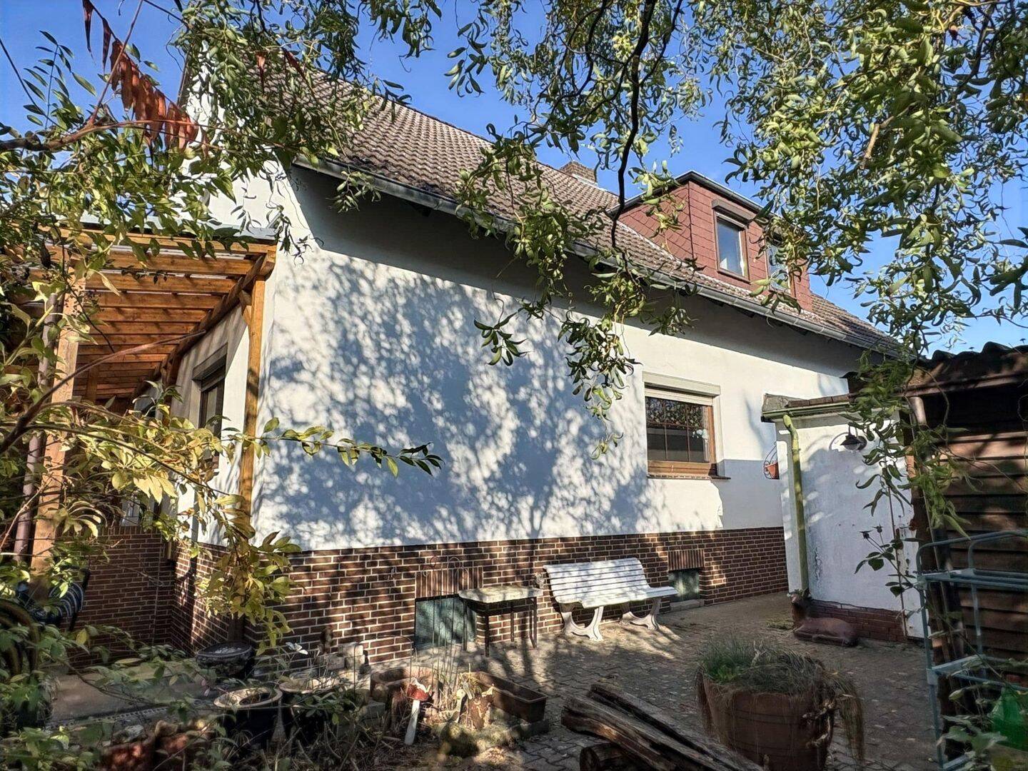 Uetze/ Dollbergen: Großes Ein- oder Zweifamilienhaus in ruhiger Sackgasse, 31311 Uetze
