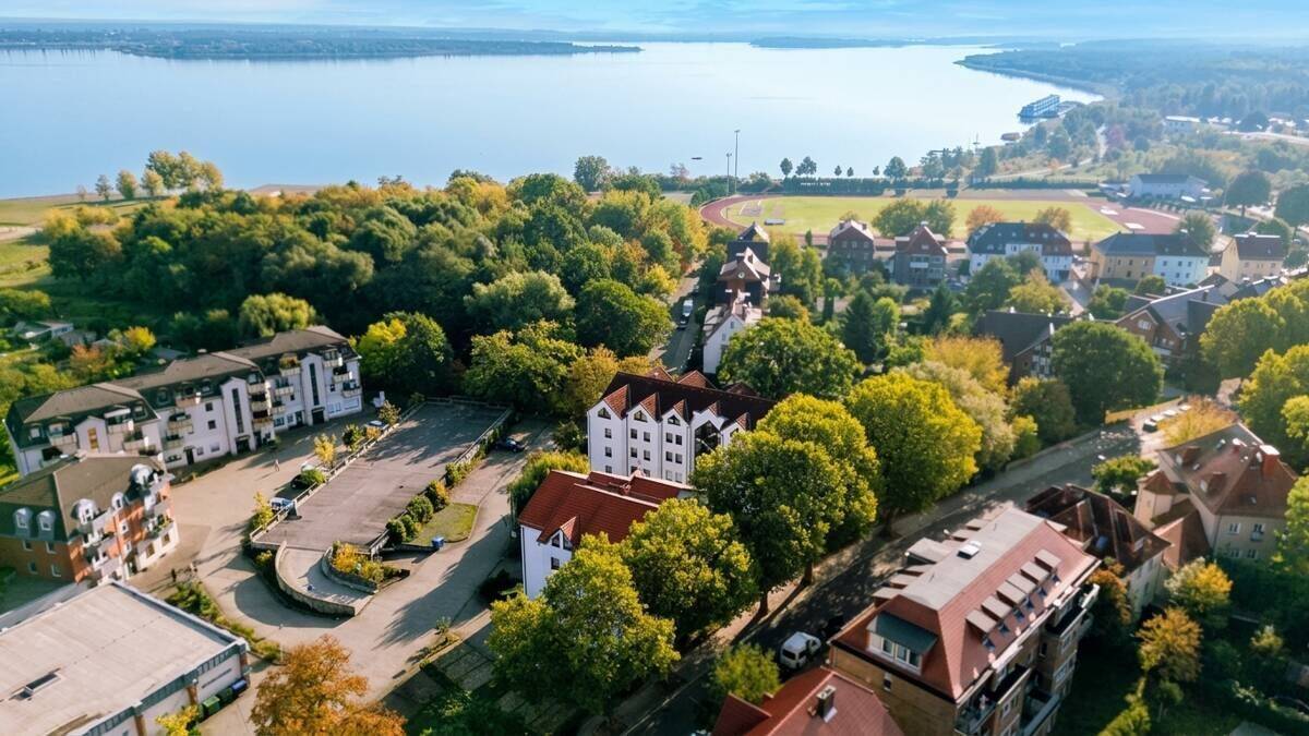 Eigentumswohnung im Dachgeschoss auf 44 m² mit Einbauküche und Stellplatz am Fuße des Goitzschesees, 6749 Bitterfeld-Wolfen