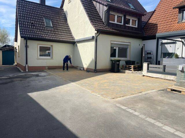 Großzügige 4-Zimmer-Wohnung mit Terrasse, Einbauküche in Scheinfeld, 91443 Scheinfeld