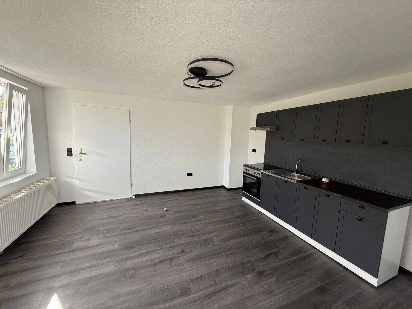 Vermietet wird eine komplett und mit viel Liebe zum Detail frisch renovierte 2-Zimmer-Wohnung im 2. Obergeschoss ., 88175 Scheidegg