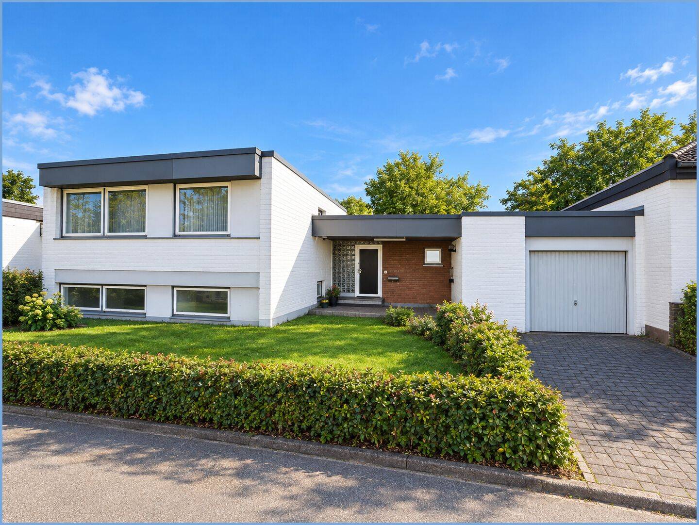 Split-Level-Bungalow mit großer Garage auf 468 m² Südgrundstück in familienfreundlicher Lage von Erftstadt-Lechenich, 50374 Erftstadt