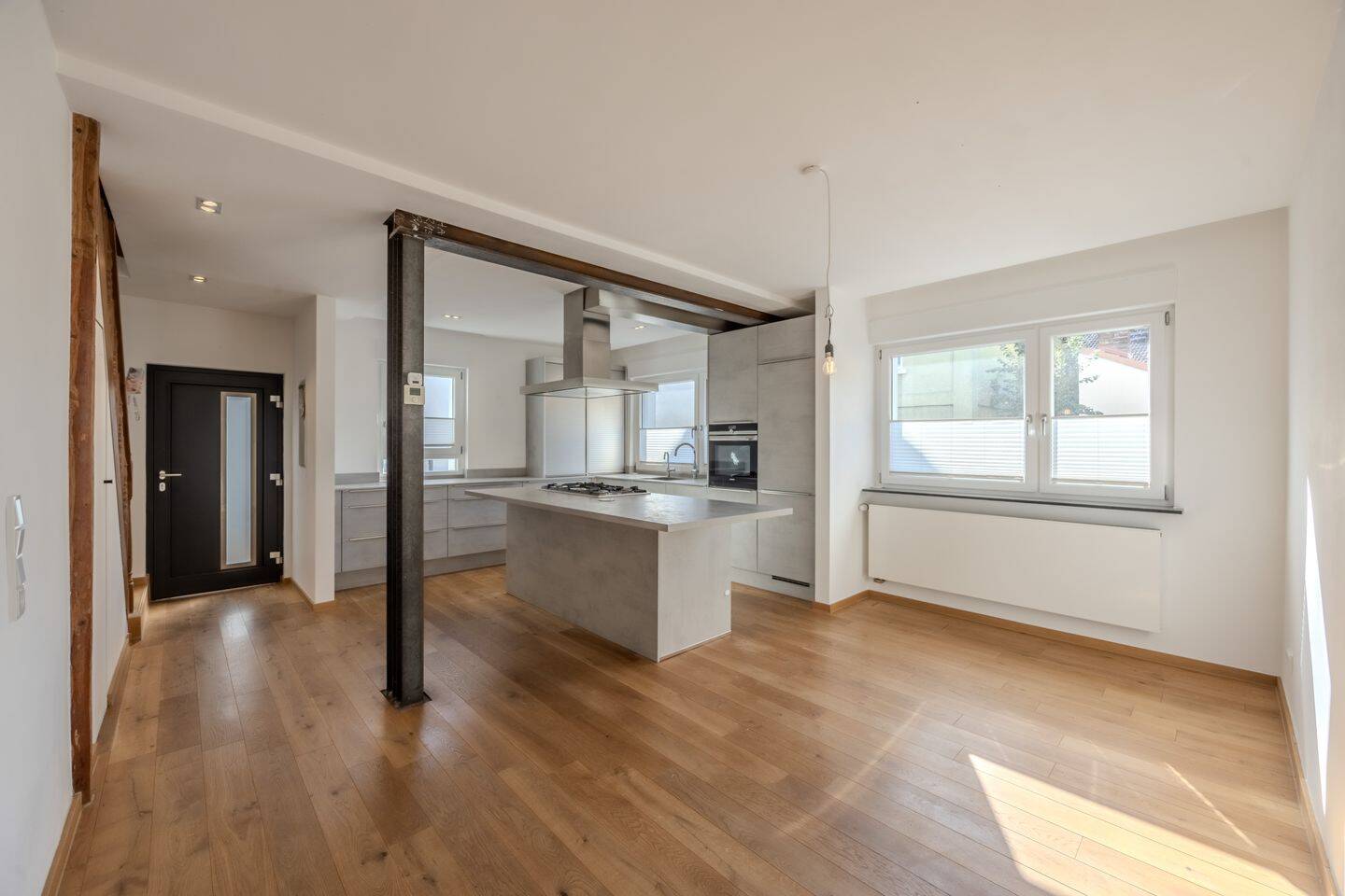 Freistehendes Einfamilienhaus in Kriftel mit offener Wohnküche, zwei Bädern und überdachter Terrasse, 65830 Kriftel