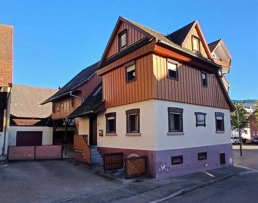 Einfamilienhaus, 2 Garagen, großer Heuboden und kleiner Schopf in Oberschopfheim, 77948 Friesenheim