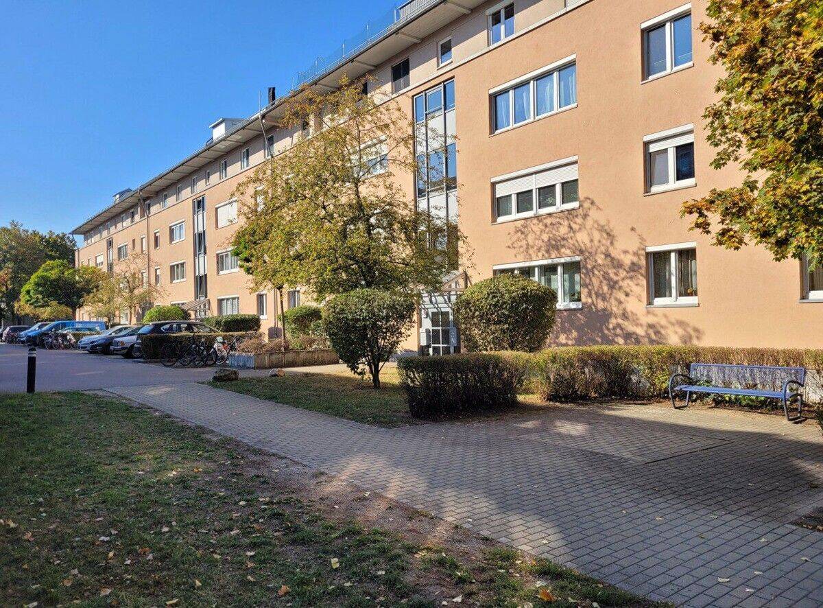3 Zimmer Wohnung mit Balkon und Tiefgarage, 86156 Augsburg (Bärenkeller Kriegshaber Oberhausen Pfersee)