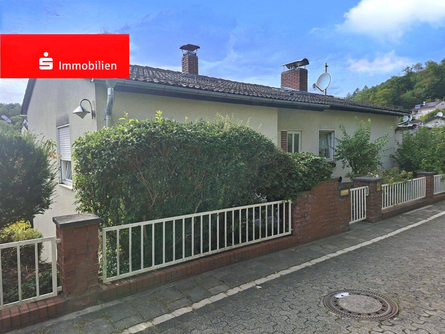 Freistehendes Einfamilienhaus mit herrlichem Taunusblick – attraktive Wohnlage in Eppstein, 65817 Eppstein