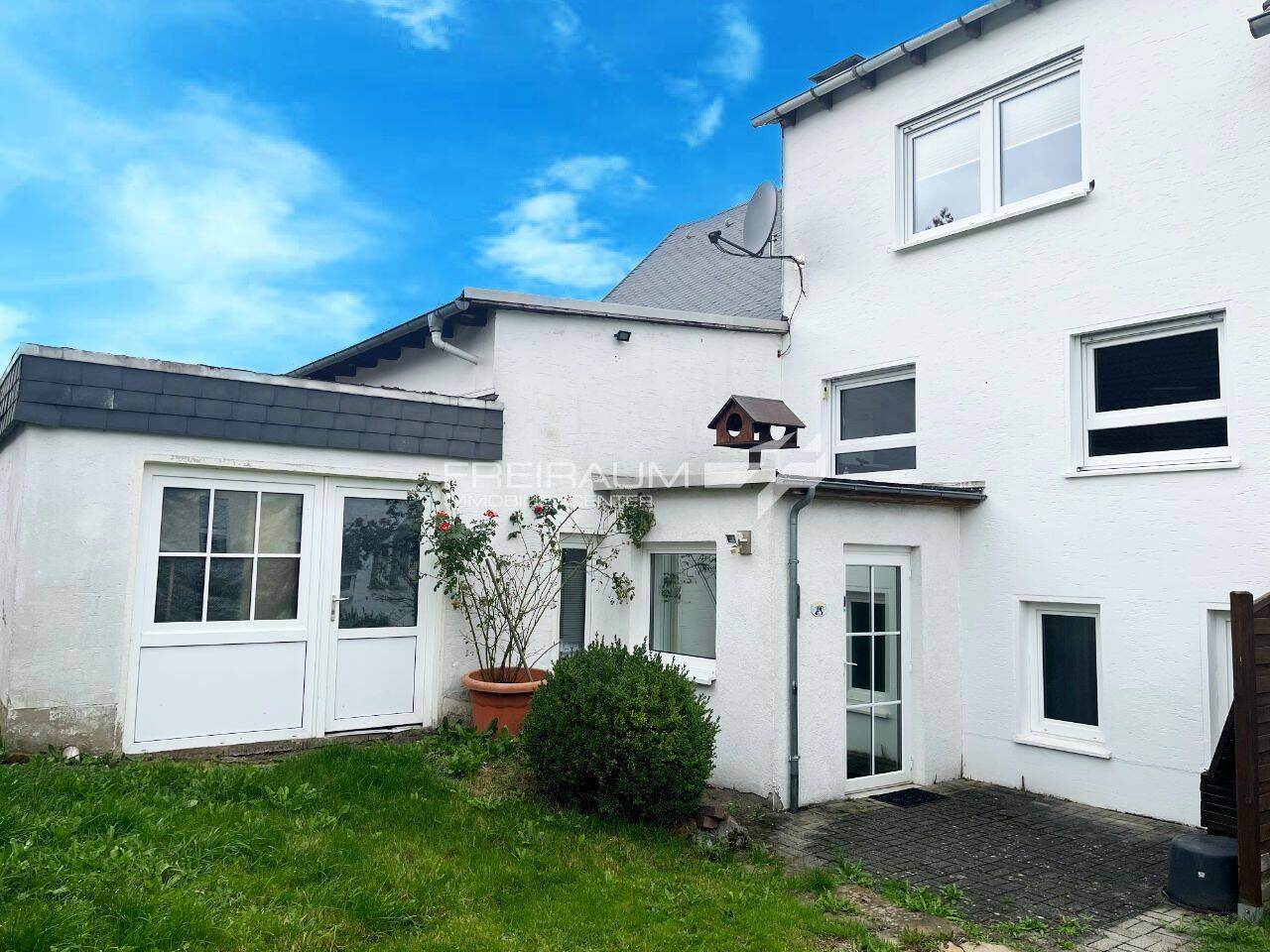 Viel Platz, viele Möglichkeiten – Doppelhaus mit Garten und Ausbaupotenzial für nur 160.000 €!, 57250 Netphen