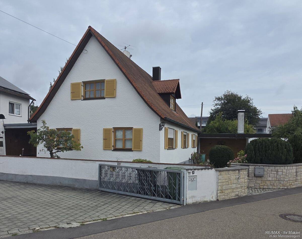 Stilvolles Einfamilienhaus mit großer Doppelgarage, 85098 Großmehring