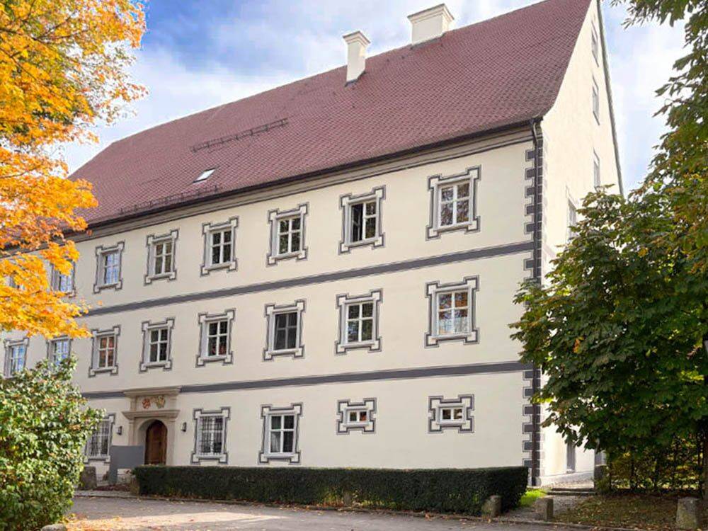 Moderne und exklusive 5,5-Zi.-Wohnung im historischen Spätrenaissance-Schloss Erbach-Dellmensingen, 89155 Erbach