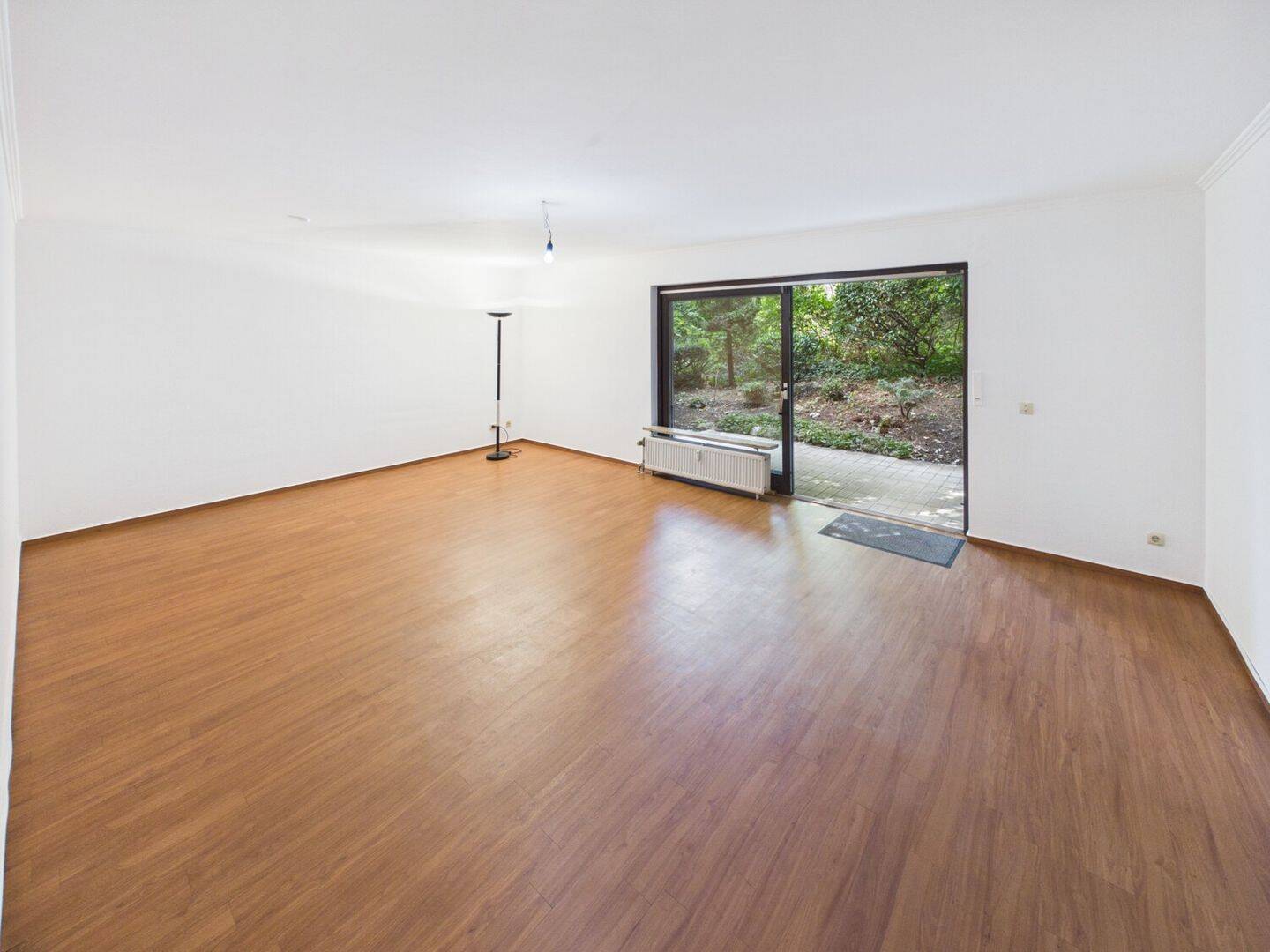 Flexibles Wohnen mit Garten, zwei Terrassen und Parkmöglichkeiten, 65187 Wiesbaden (Biebrich Wiesbaden)