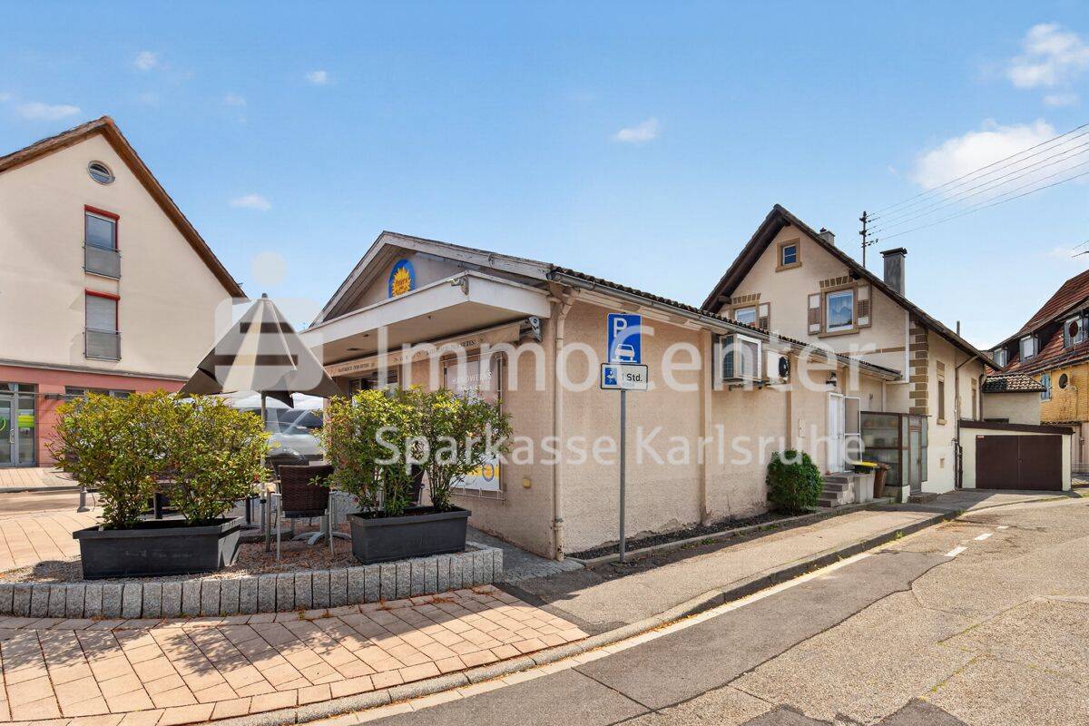Selbst wohnen, Miete einnehmen – Einfamilienhaus mit vermieteter Bäckerei in Baden-Baden, 76532 Baden-Baden