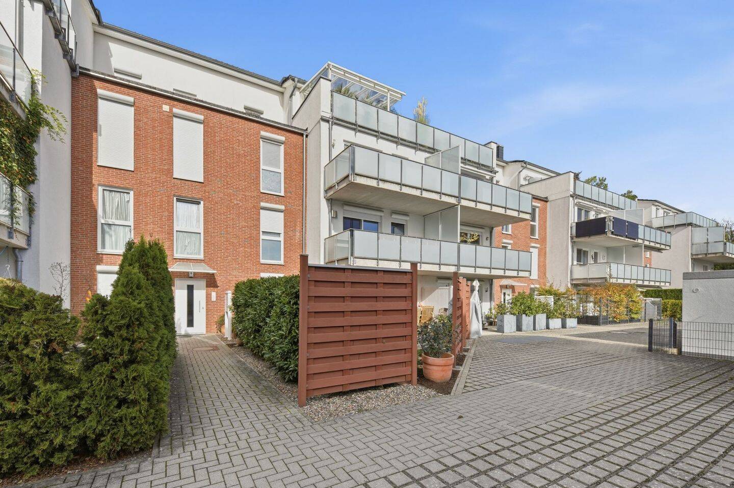 Sofort bezugsfrei: Großzügige 3-Zimmer-Wohnung mit Balkon und Tiefgaragenstellplatz, 38104 Braunschweig (Braunschweig Gliesmarode Riddagshausen Schapen Volkmarode)