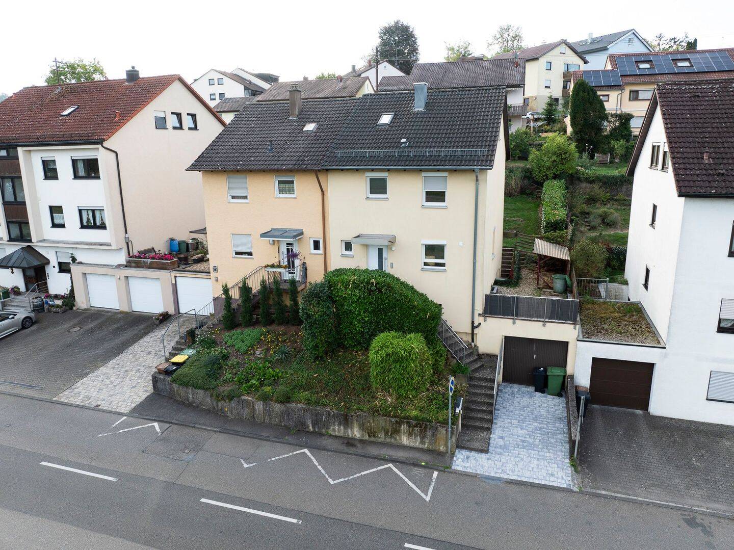 Familienfreundliche Doppelhaushälfte mit Garten und Garagenstellplatz, 71720 Oberstenfeld