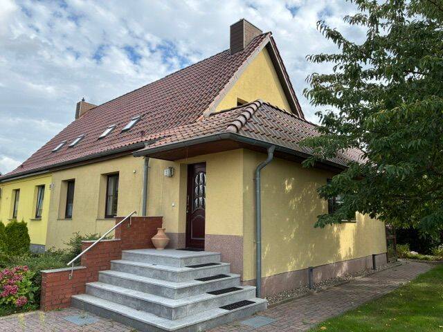 Doppelhaushälfte mit großem Grundstück, Schwimmteich, Doppelcarport und Nebengelass, 19067 Leezen