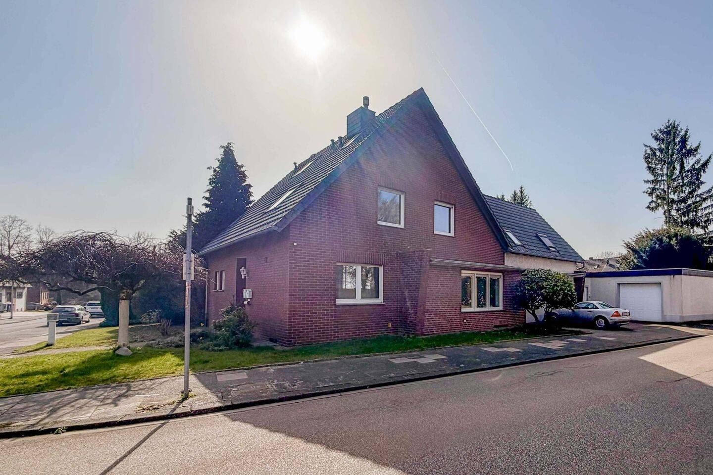 Viel Platz, viel Potenzial – Einfamilienhaus mit Möglichkeit zur Nutzung als Zweifamilienhaus, 50226 Frechen