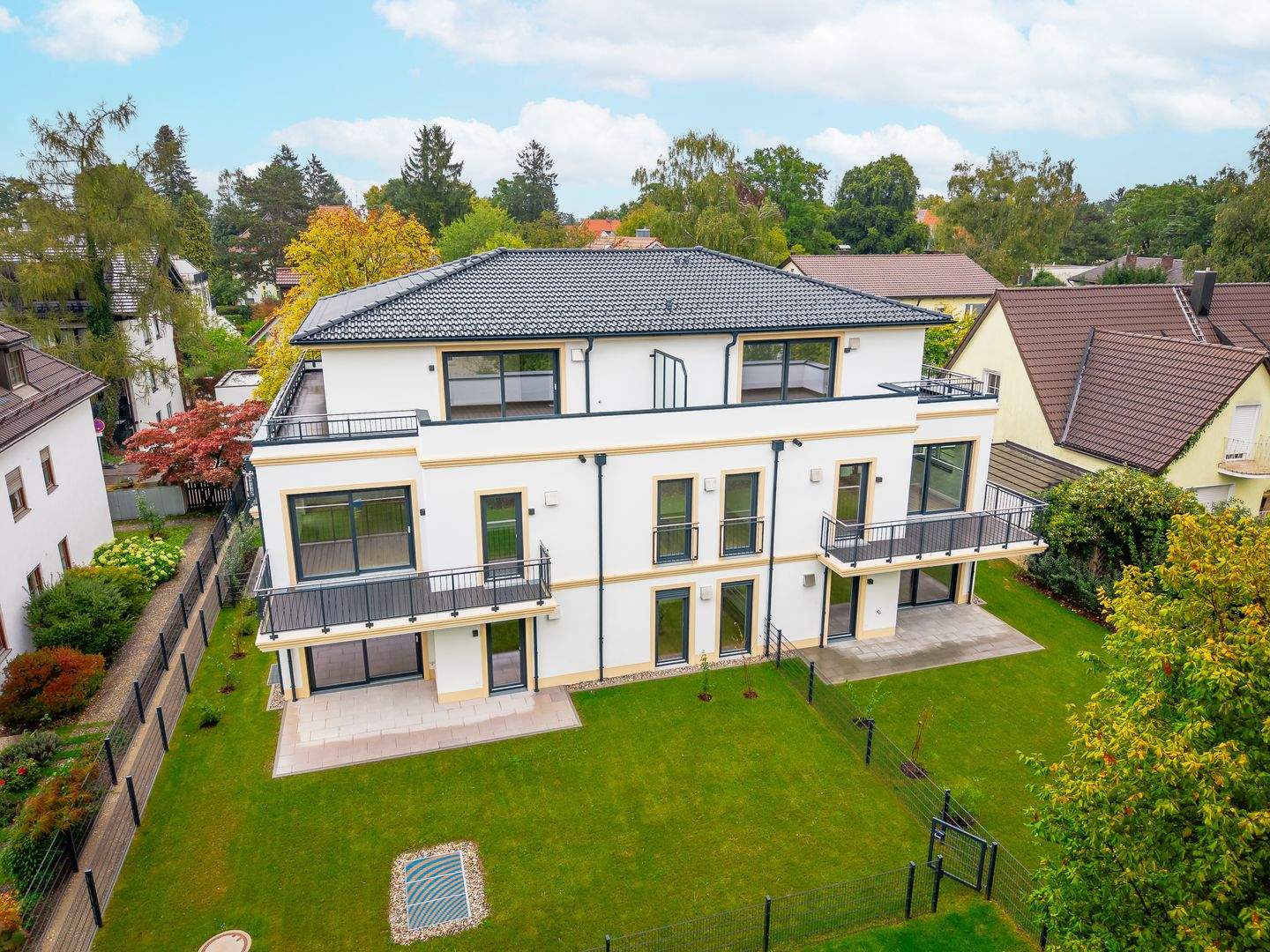 3 Zimmer Erdgeschosswohnung mit 200 m² Garten, 81243 München (Aubing-Lochhausen-Langwied Pasing-Obermenzing)