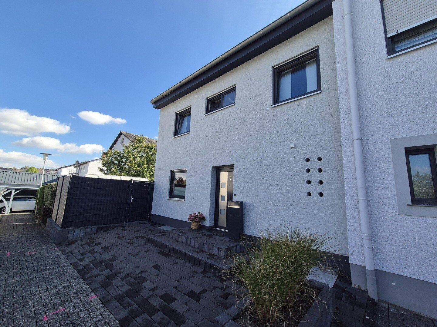 Doppelhaushälfte mit 5 Zimmern, Garten, Balkon, Terrasse und Sauna, 55481 Kirchberg (Hunsrück)