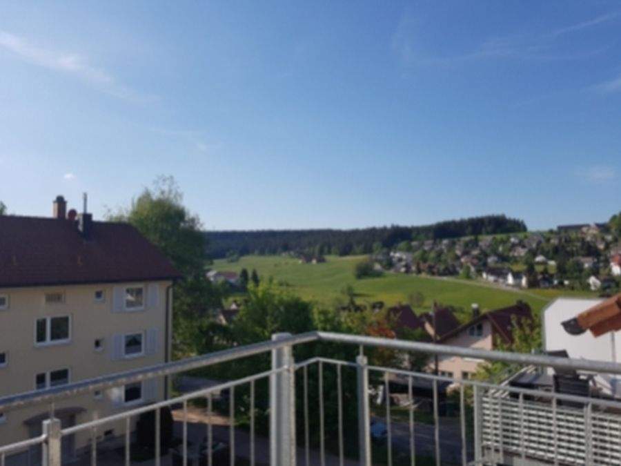 Preiswerte erste Wohnung: 2 Zimmer, Küche und Essplatz, Bad, Balkon mit herrlicher Aussicht, 78112 St. Georgen im Schwarzwald
