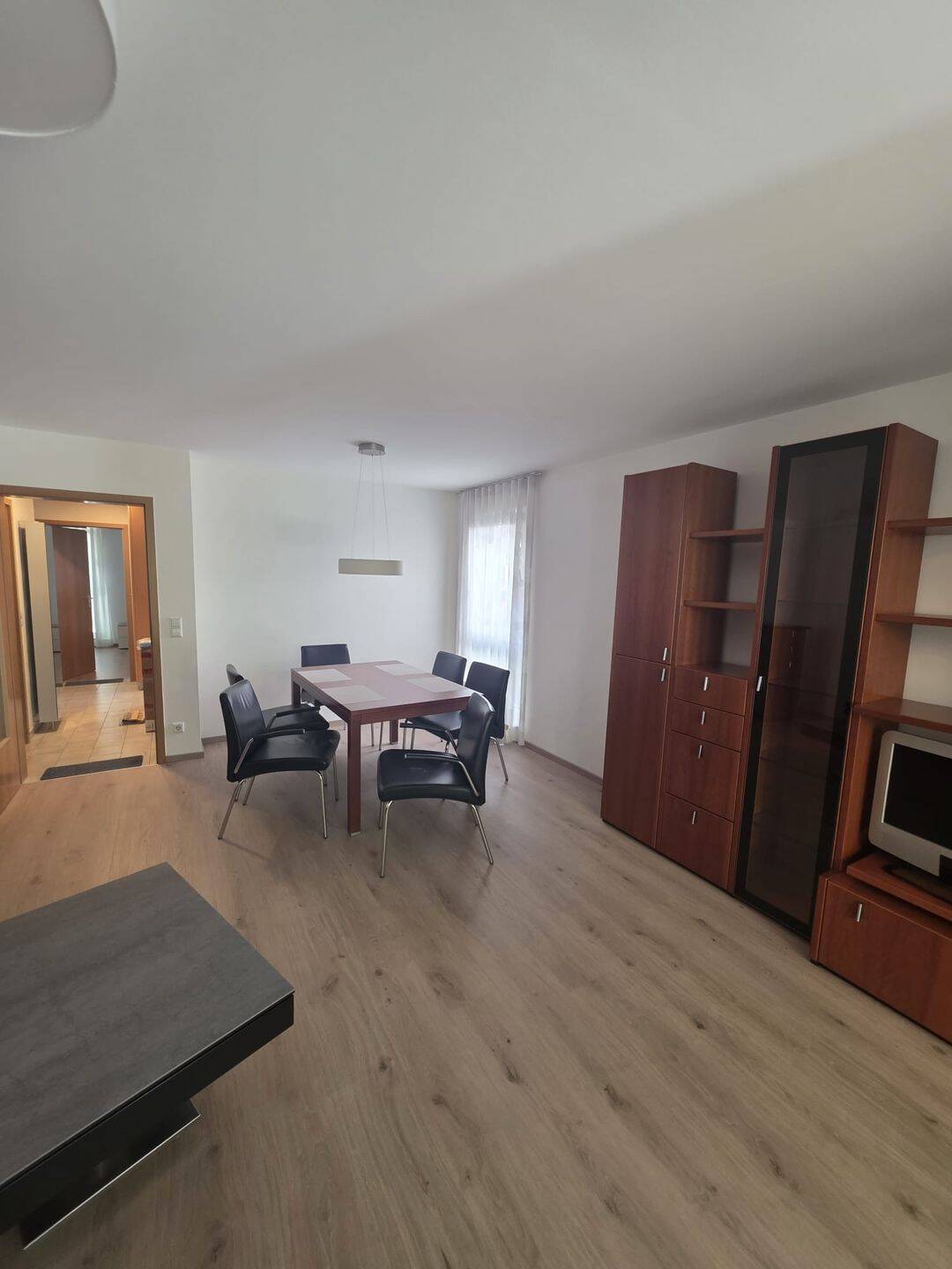 Moderne 2-Zimmer-Wohnung in zentraler Lage mit Terrasse, Gartenanteil, Duplexparker und Möblierung, 71634 Ludwigsburg