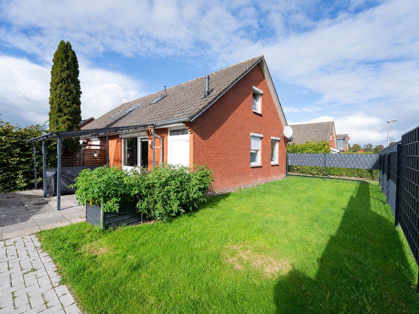 Gepflegte Doppelhaushälfte mit Südterrasse und Garten, 26725 Emden