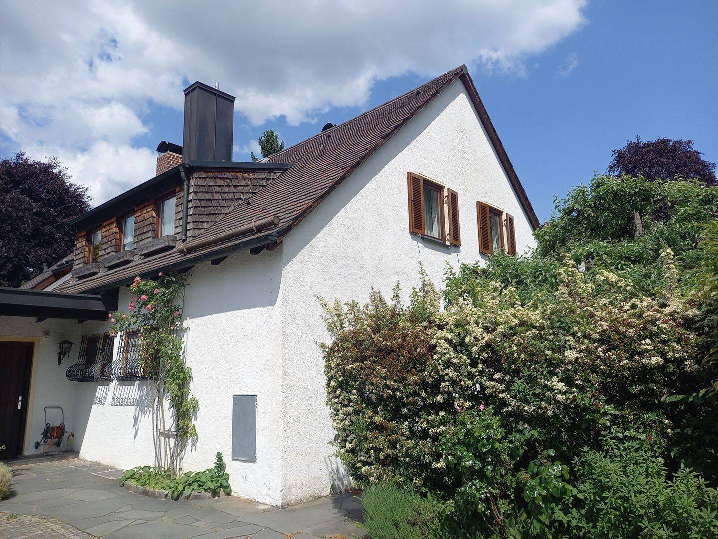 Großzügige Mieteinheit in freistehendem Haus mit großem Garten in München-Hadern (befristet), 81375 München (Hadern)