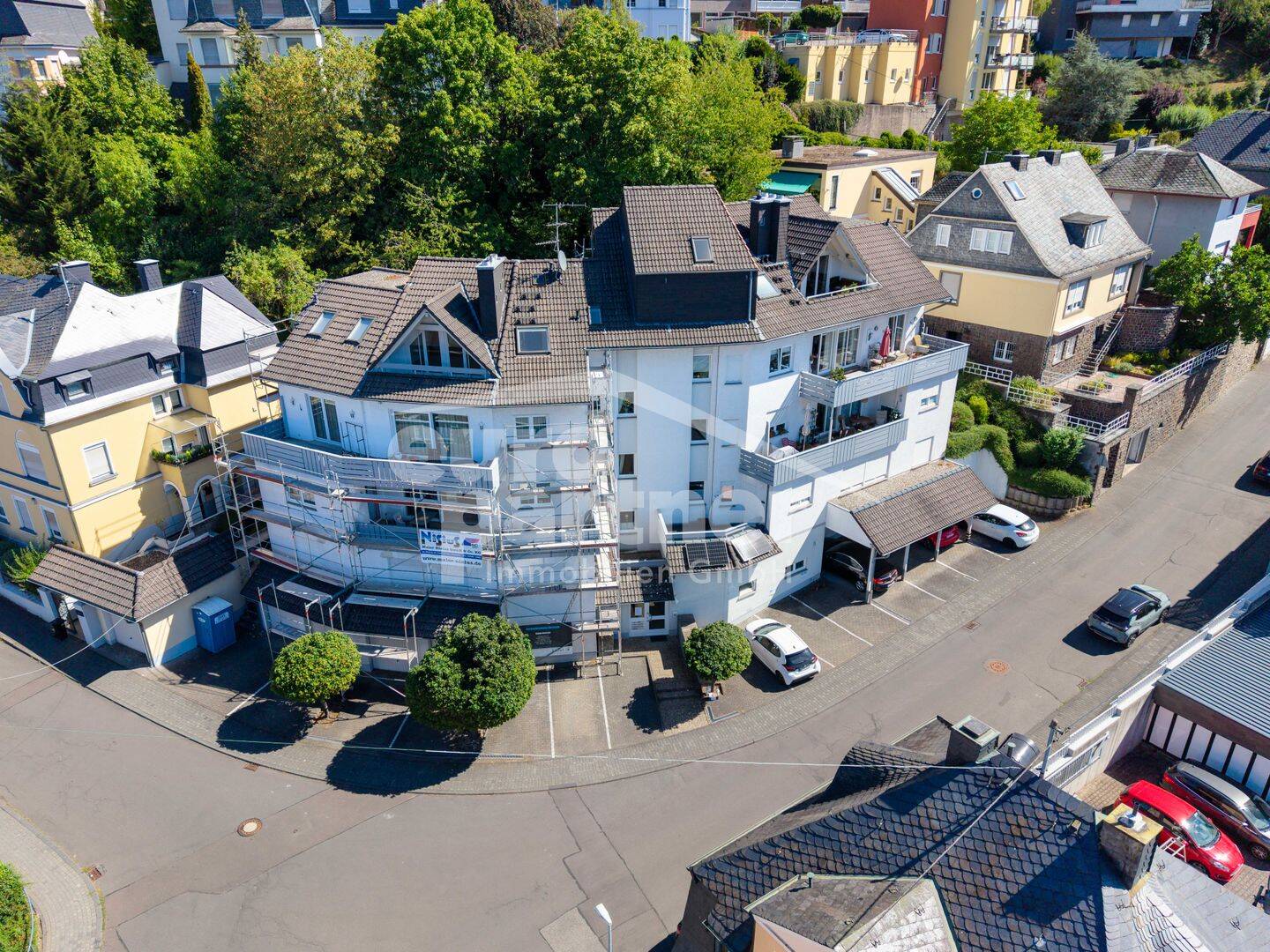Wohnen über den Dächern von Idar – komfortable 3-Zimmer-Wohnung mit Aufzug, Loggia & Garage, 55743 Idar-Oberstein