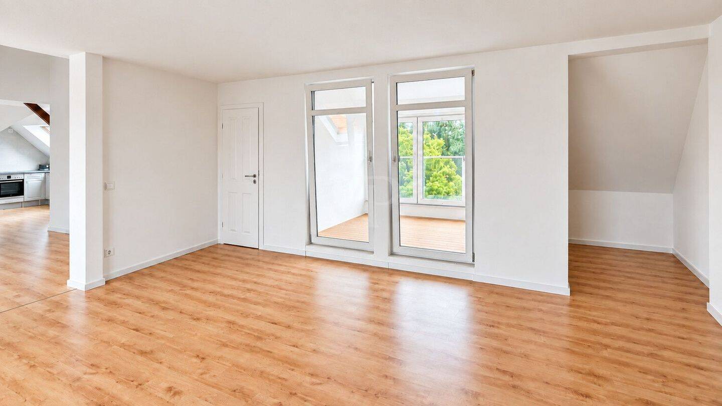 Erstbezug nach Sanierung: 3-Zimmer-Dachgeschosswohnung mit Loggia in Daberstedt!, 99099 Erfurt