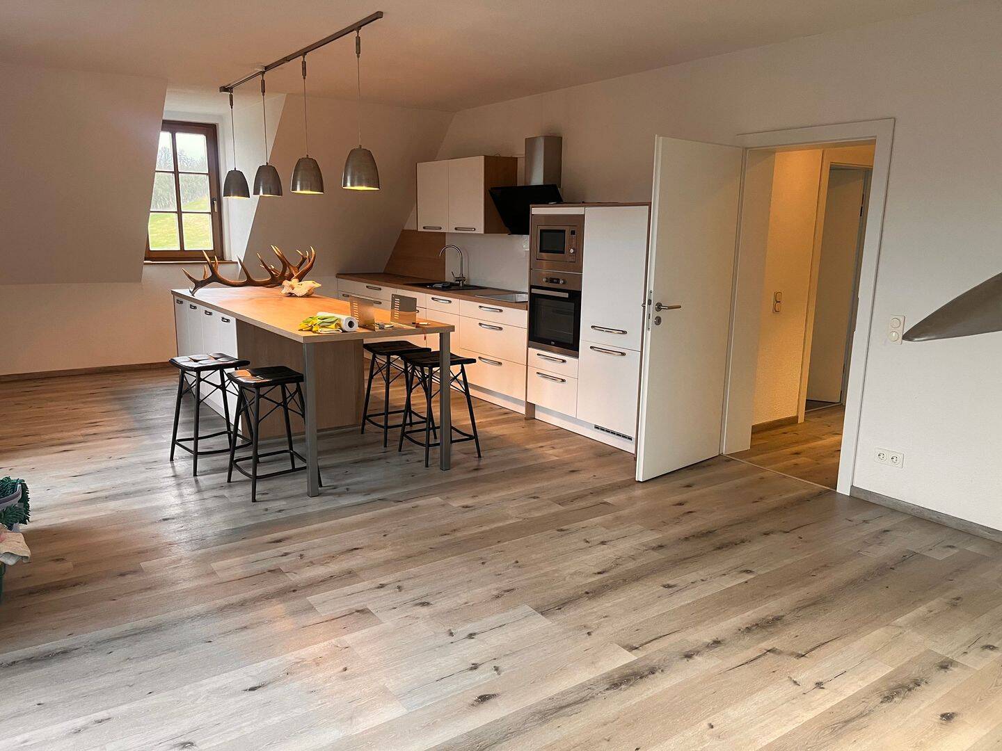 Großzügige 3-4 Zimmer Dachgeschosswohnung mit Balkon, 35117 Münchhausen