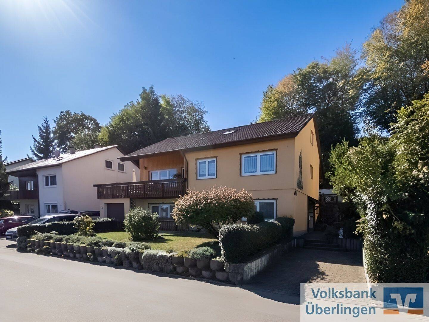 Großzügiges Einfamilienhaus mit Einliegerwohnung, Wintergarten und schönem Ausblick, 78333 Stockach