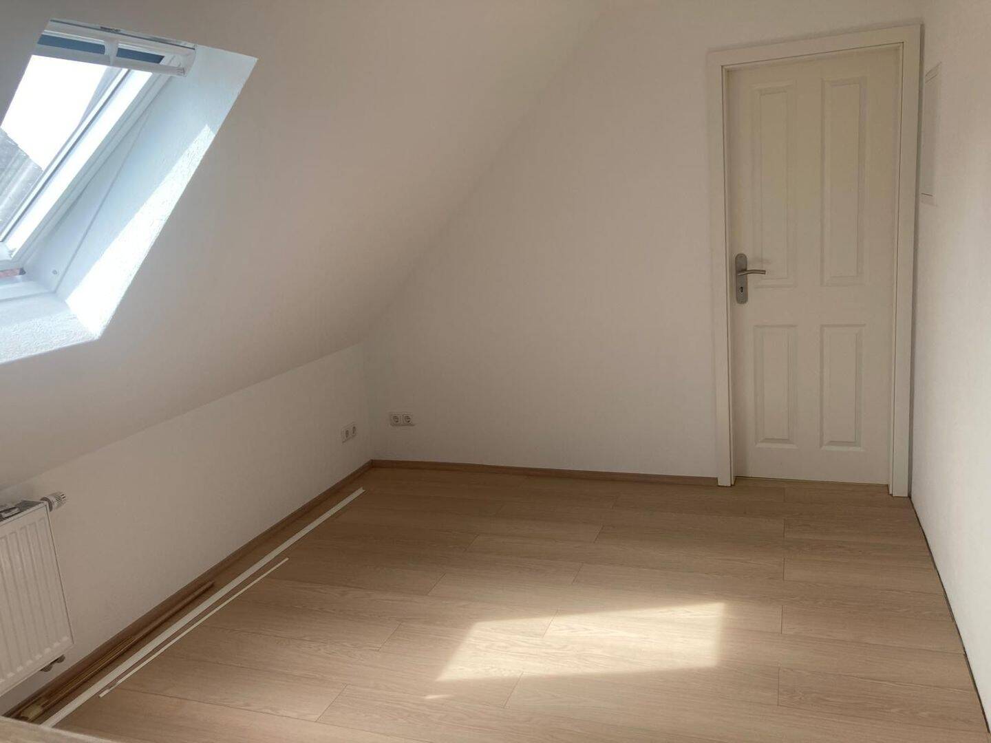 Hübsche Single Wohnung im DG, 55270 Klein-Winternheim