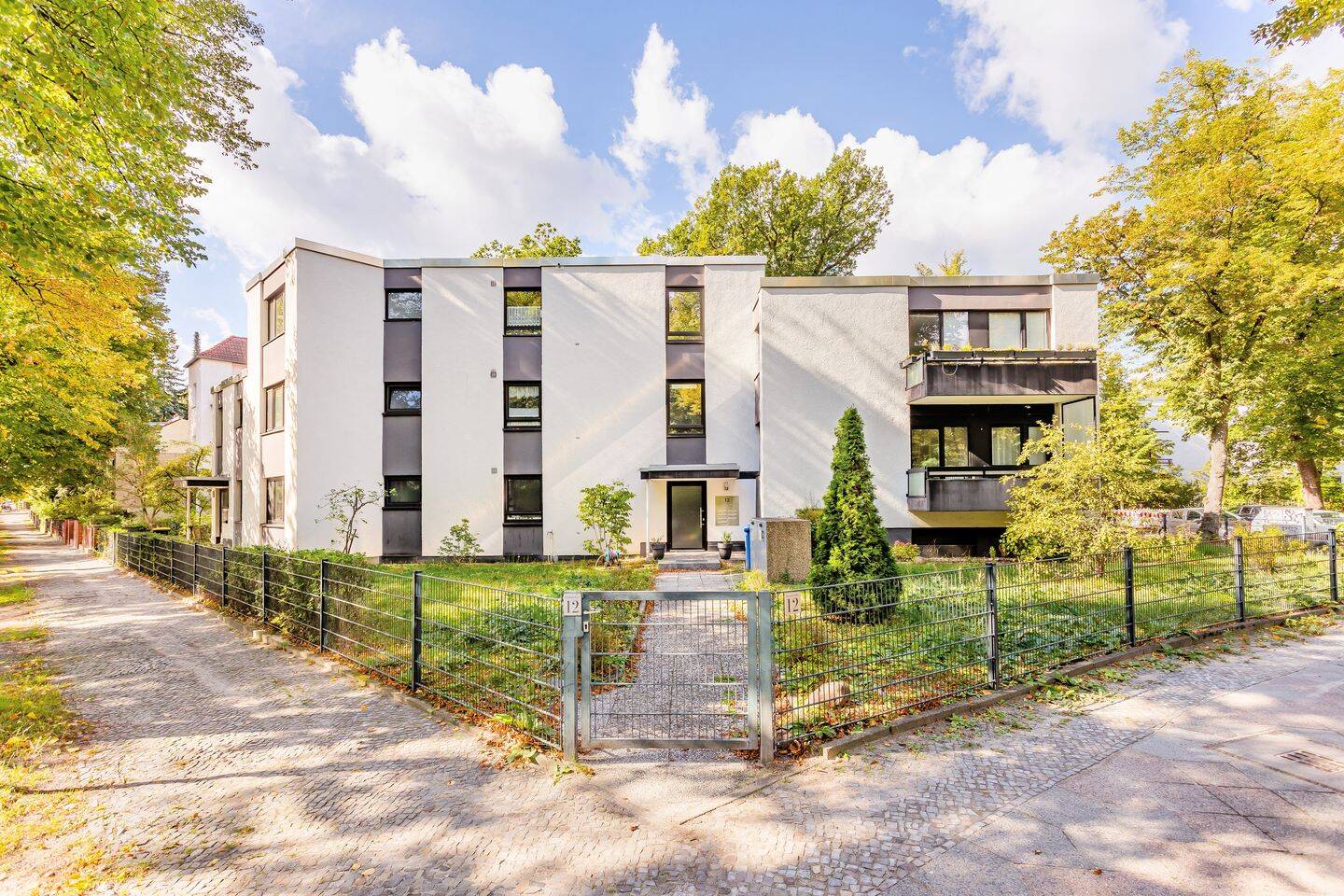 Gepflegte 2-Zimmer-Wohnung mit Balkon direkt am Oberhofer Platz, 12209 Berlin (Steglitz-Zehlendorf Lichterfelde)