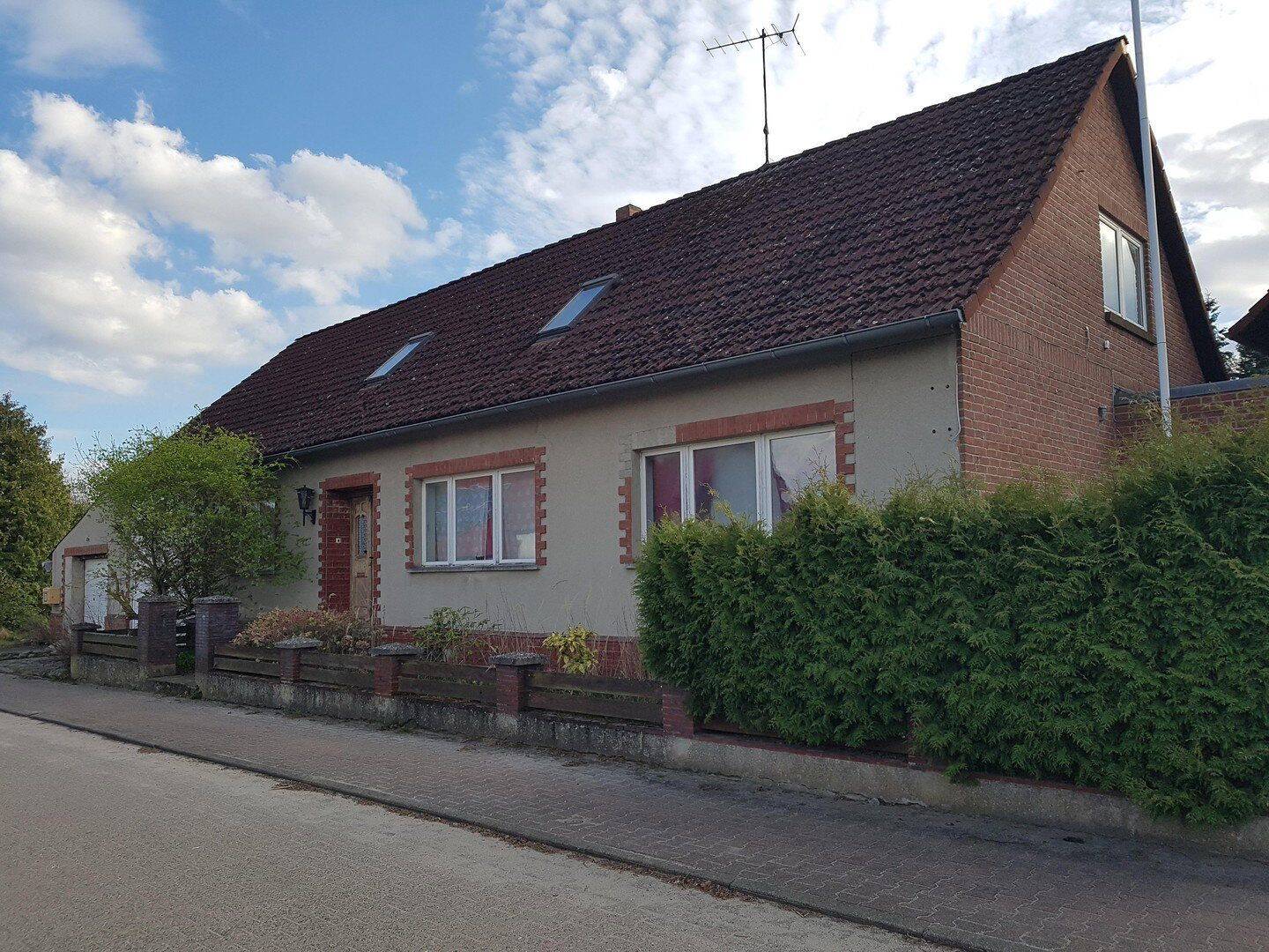 Ansprechendes Zweifamilienhaus mit großzügigem Grundstück und geschlossenem Hof in idyllischer Lage, 39624 Kalbe (Milde)