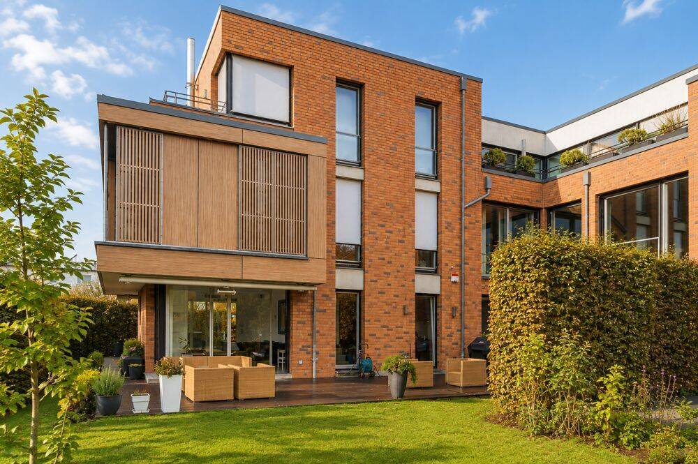 Exklusives Stadthaus mit Garten und 2 TG-Stellplätzen im beliebten Klein Borstel, 22337 Hamburg (Hamburg-Nord Alsterdorf Ohlsdorf)